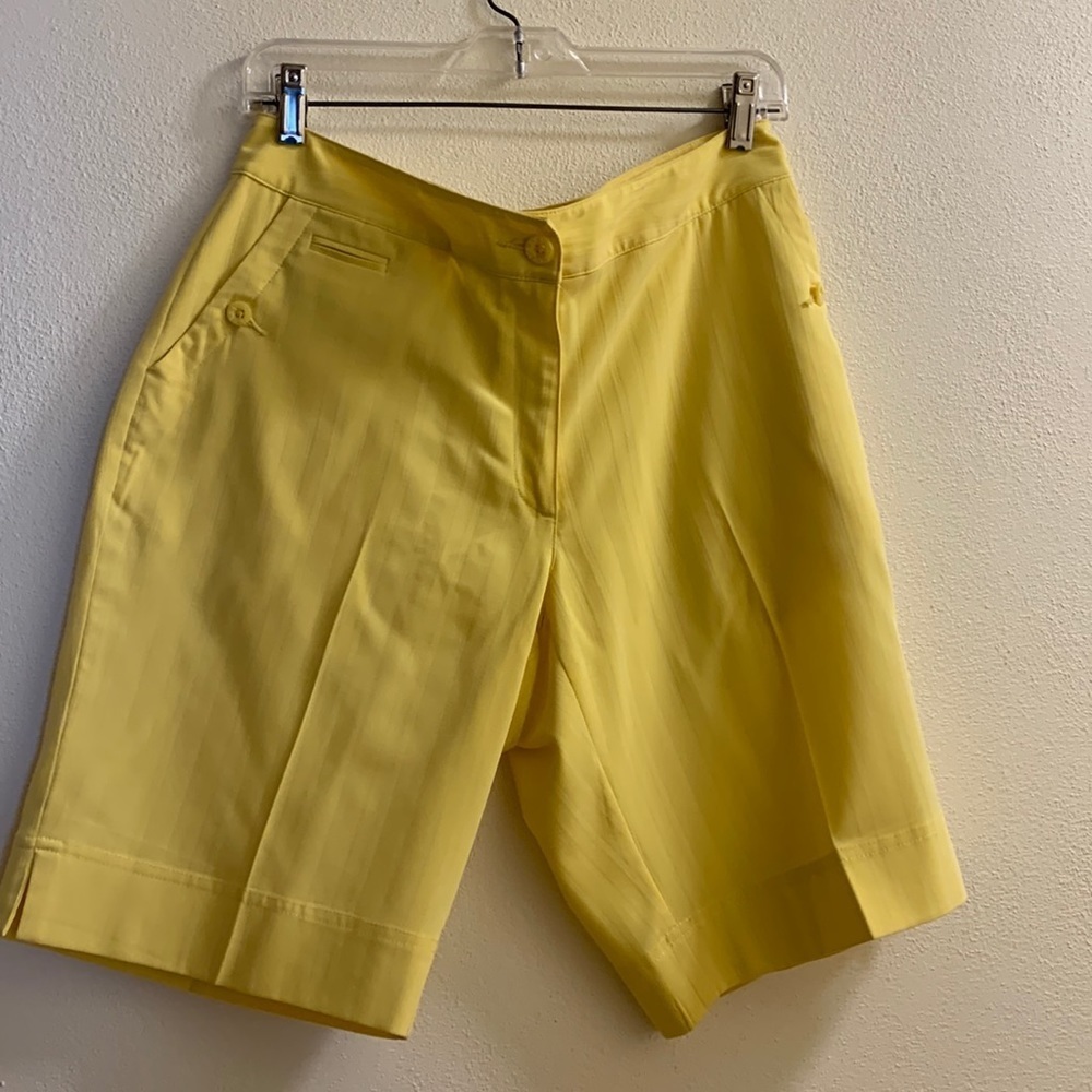 Izod  XFG ladies'  Yellow  golf shorts size 8